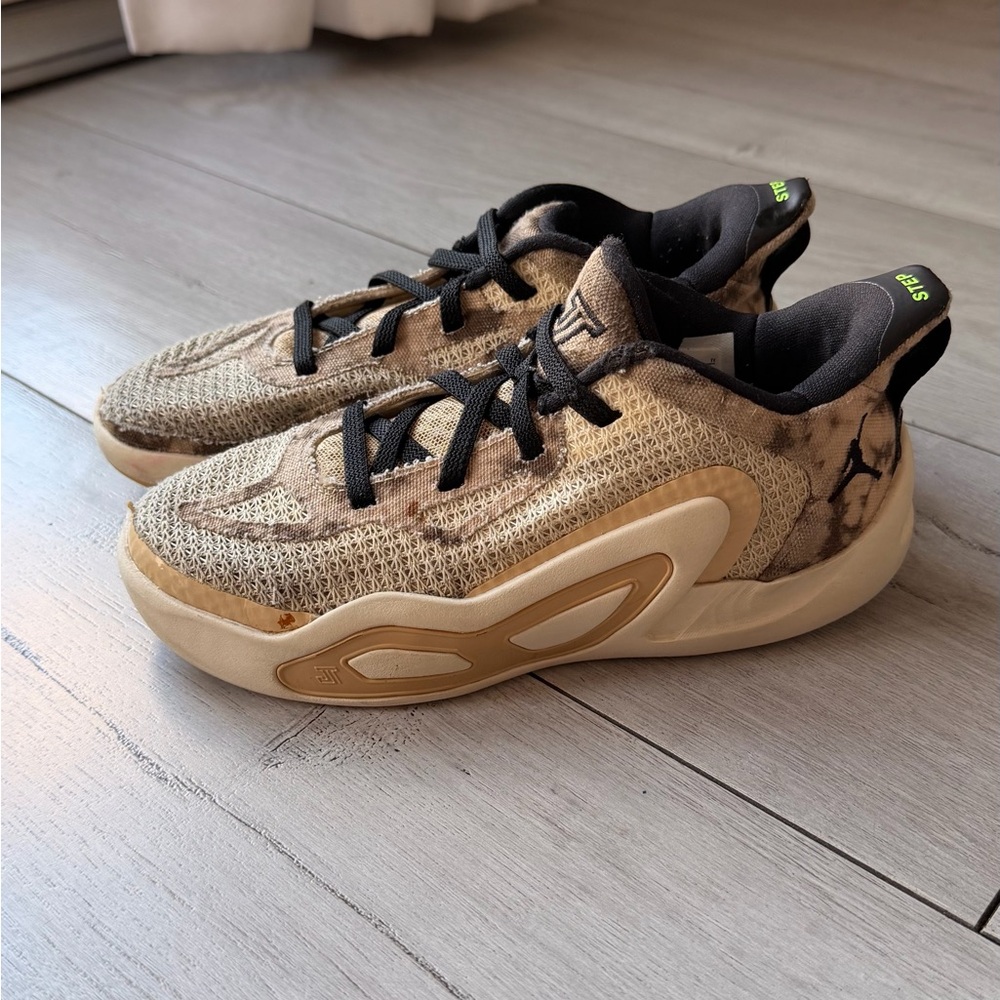 Nike Kids Tan and Black Sneakers